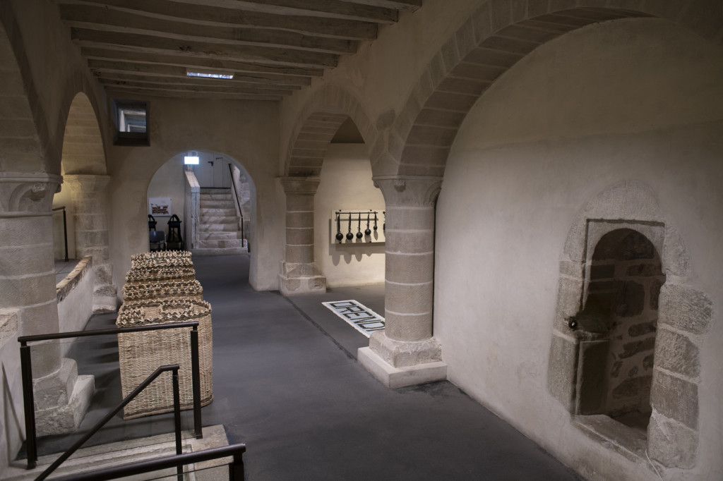 Installazione dei 7 manufatti che compongono l’opera “La ragione nelle mani” alla Maison Tavel/Musée d’Art et d’Histoire, Ginevra (CH) Photo ©Christian Tasso